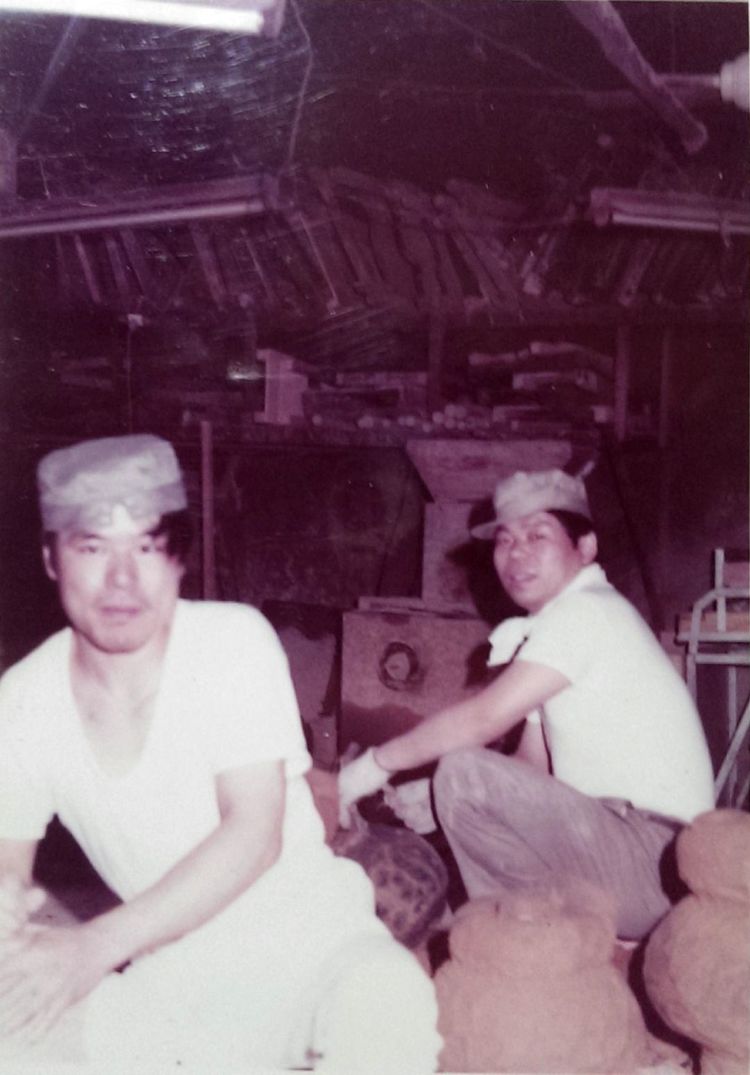 若かりし次男嘉夫(右)と四男茂夫(左)